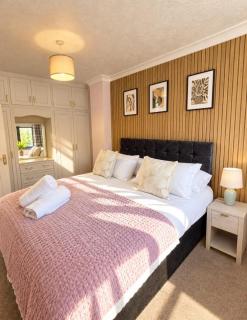 Modern 4 Bed Derby Home, Contractors, Families - 8