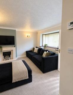 Modern 4 Bed Derby Home, Contractors, Families - 7