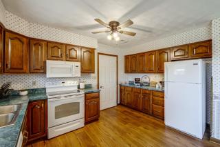 Charming Lewisburg Home w/ Hot Tub & Games! - 3