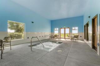 Best Western Plus Grapevine Inn - 4