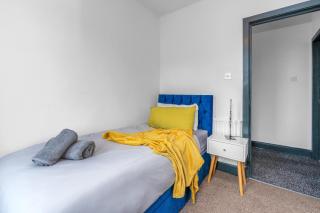 Classic 3 Bed on Dens Dundee - 1