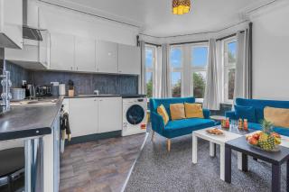 Classic 3 Bed on Dens Dundee - 0