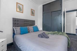 Classic 3 Bed on Dens Dundee - 3