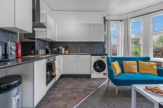Classic 3 Bed on Dens Dundee - 7