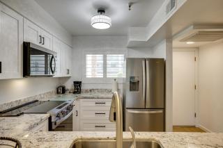 1 Mi to Old Town: Scottsdale Condo w/ Pool Access - 2