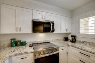 1 Mi to Old Town: Scottsdale Condo w/ Pool Access - 1