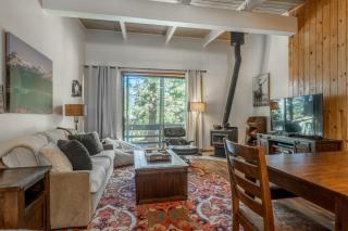 Tyrolean Village 213 Two-level 2BR/2BA Mammoth townhome near lifts, with mountain views. - 9