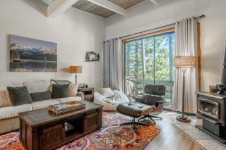 Tyrolean Village 213 Two-level 2BR/2BA Mammoth townhome near lifts, with mountain views. - 8