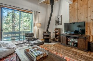 Tyrolean Village 213 Two-level 2BR/2BA Mammoth townhome near lifts, with mountain views. - 7