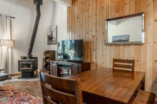 Tyrolean Village 213 Two-level 2BR/2BA Mammoth townhome near lifts, with mountain views. - 4