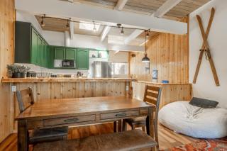 Tyrolean Village 213 Two-level 2BR/2BA Mammoth townhome near lifts, with mountain views. - 3