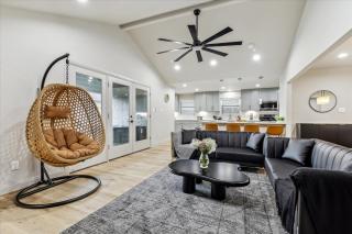 Luxury 4Bd 2Ba w Hot-Tub & Cinema Room - 14 guest - Houston - 3