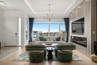 SKY LINE View, Private Rooftop, Luxury Downtown, Off 17th Ave YYC! - 9