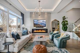 SKY LINE View, Private Rooftop, Luxury Downtown, Off 17th Ave YYC! - 3