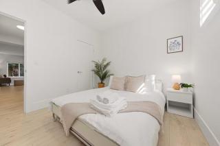 Bright & Modern 2BR Walkout Suite Near White Rock - 5