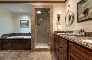Platinum Vail Ritz-Carlton 3 Bedroom Mountain Residence Just One Block From The Eagle Bahn Gondola - Vail - 1