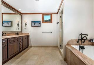 Platinum Vail Ritz-Carlton 4 Bedroom Mountain Residence Just One Block From The Eagle Bahn Gondola - 1