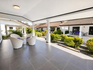 Exclusive Beachfront Resort Stay 24 Bedrooms - 2
