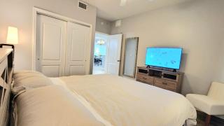 Nicely Furnished Lakeview Condo Near Disney for 8 - 2