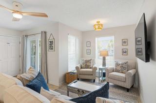 Condo Near the Beach with Pool Wifi Washer & Dryer - 1