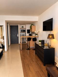 Golden Wave Residence vista a la piscina - 5