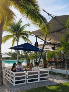 Golden Wave Residence vista a la piscina - 5