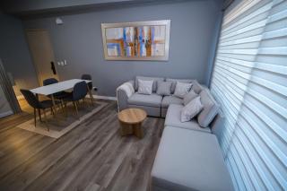 Ocean-View Apartment Balcony & 3 King Beds - 9