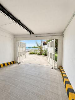 Ocean-View Apartment Balcony & 3 King Beds - 6