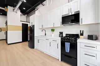 Embrace Downtown Nights Near Petco Park & Dining - 9