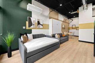 Embrace Downtown Nights Near Petco Park & Dining - 4