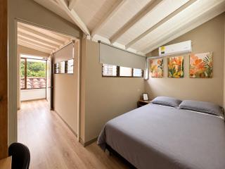Hospedaje cerca a Provenza en el Poblado - MAN301 By Roots Rentals - 8