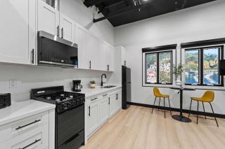 Discover Downtown Nights Near Petco Park & Dining - 2