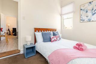 Entire 2BR Henley Beach Retreat - Steps to Beach - 4