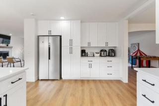 Happy Valley 4BR With Game Room, Mahjong & Foosball - 4