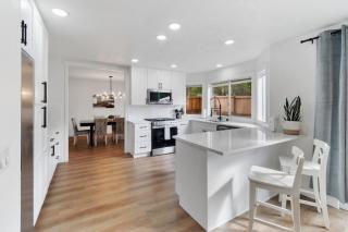 Happy Valley 4BR With Game Room, Mahjong & Foosball - 2