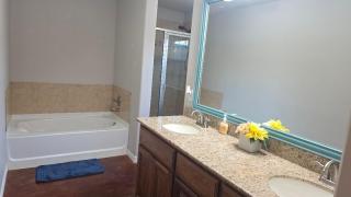 Affordable 3BR 2BATH Home Near I-30 - 6
