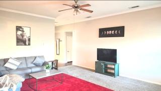Affordable 3BR 2BATH Home Near I-30 - 5