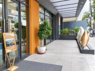 Premier Royal Garden Residence - 9