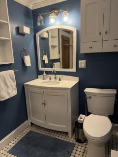 Cozy Colonial Home Hot tub, Game Room ,Home Theatre,Karaoke - 5