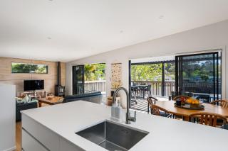 The Cove Escape - Cooks Beach Holiday Home - 4