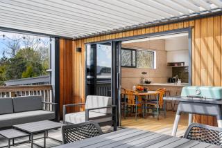 The Cove Escape - Cooks Beach Holiday Home - 1