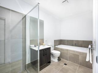 Arvia Residences 3BR Cozy Stay - 4