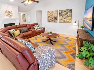 4 Queen Beds and Fire Pit I Energy Corridor - 4