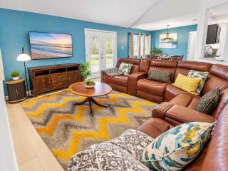 4 Queen Beds and Fire Pit I Energy Corridor - 9