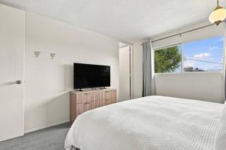 Flintstone Flat - Central 3 Bedroom Escape - 3