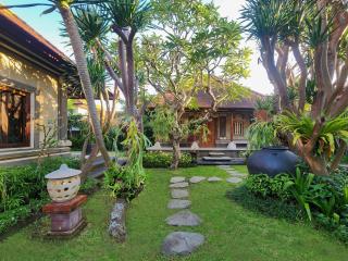 Villa Hibiscus Sanur Beach by Nagisa Bali - Dempasar - 5