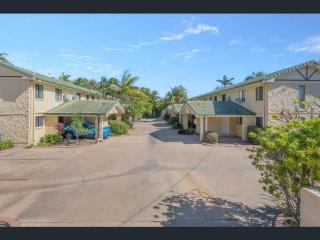 Walk to Strand sleeps 4 - 2 Bedroom 1.5 Bathroom - - 7