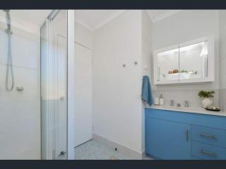 Walk to Strand sleeps 4 - 2 Bedroom 1.5 Bathroom - - 3