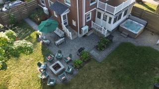 Cozy Colonial Home Hot tub, Game Room ,Home Theatre,Karaoke - 6