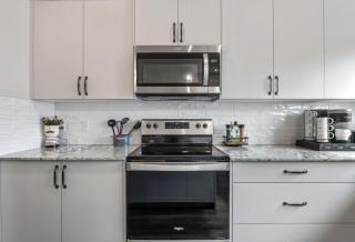Dog-friendly 4BR, sleeps 12, 3 floors of space - 1